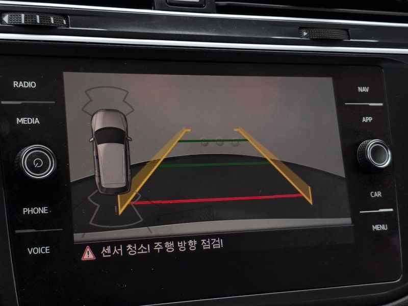 2020 Volkswagen Tiguan 2.0 TDI Premium photo 16