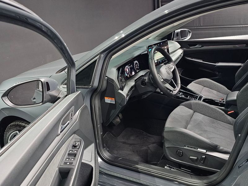 2026 Volkswagen Golf 2.0 TDI Prestige photo 10