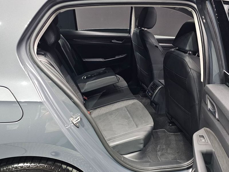 2026 Volkswagen Golf 2.0 TDI Prestige photo 11