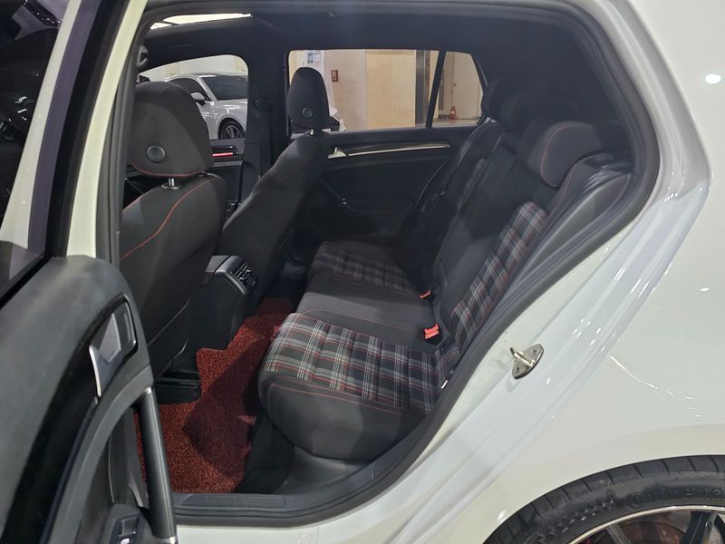 2016 Volkswagen Golf 2.0 GTI Extreme Edition photo 16