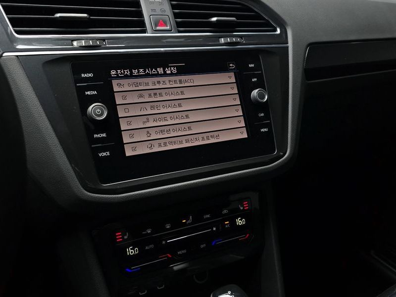 2022 Volkswagen Tiguan 2.0 TDI Premium photo 16