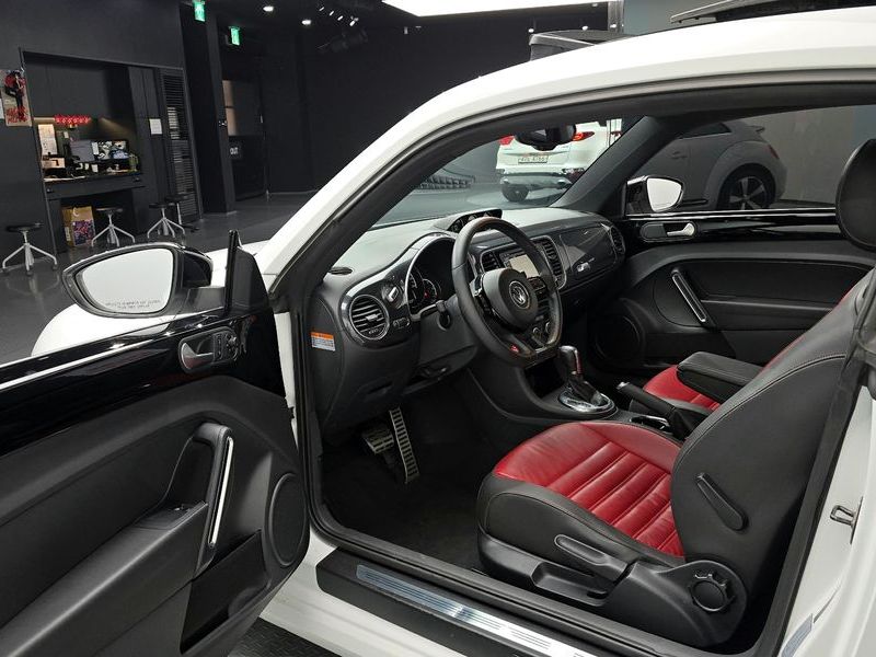 2014 Volkswagen Beetle 2.0 TDI Premium 3rd photo 10