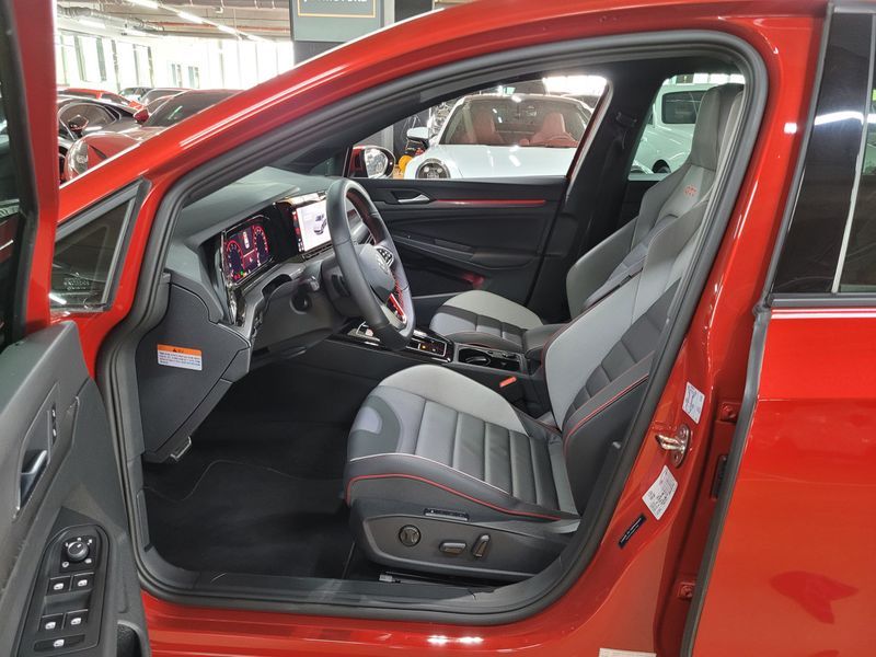 2023 Volkswagen Golf 2.0 GTI photo 10