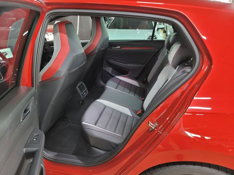 2023 Volkswagen Golf 2.0 GTI photo 11