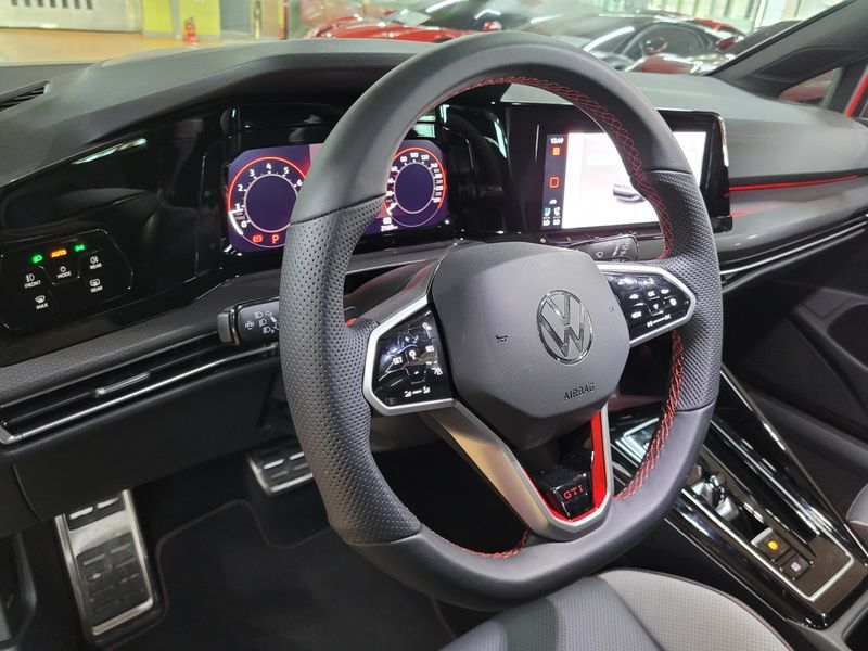 2023 Volkswagen Golf 2.0 GTI photo 12