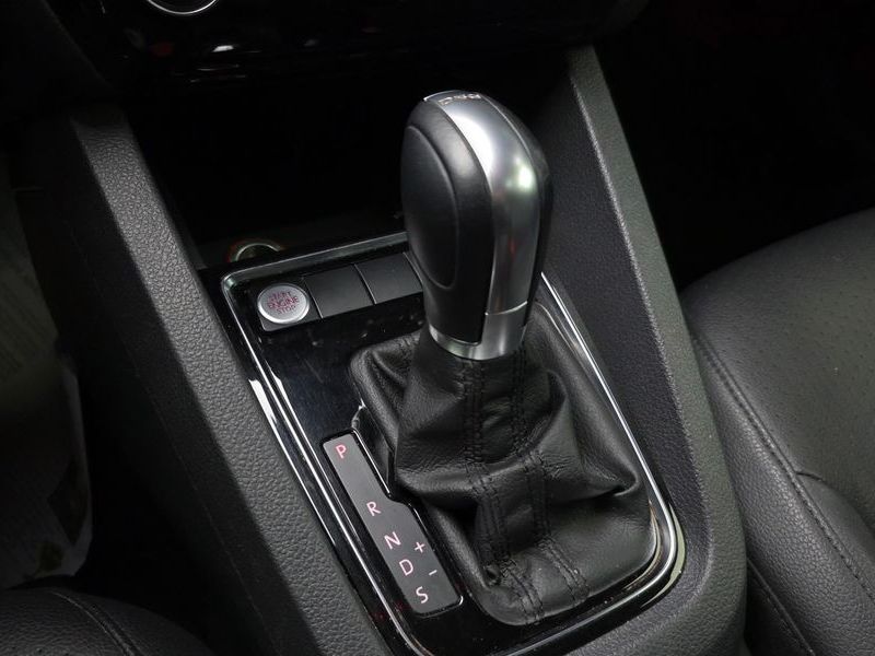 2015 Volkswagen Jetta 2.0 TDI BlueMotion Premium 6th photo 9