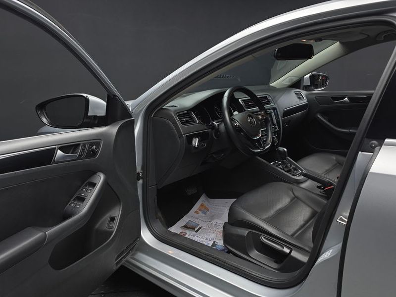 2015 Volkswagen Jetta 2.0 TDI BlueMotion Premium 6th photo 10