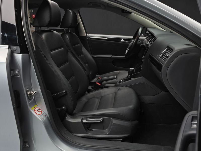2015 Volkswagen Jetta 2.0 TDI BlueMotion Premium 6th photo 11