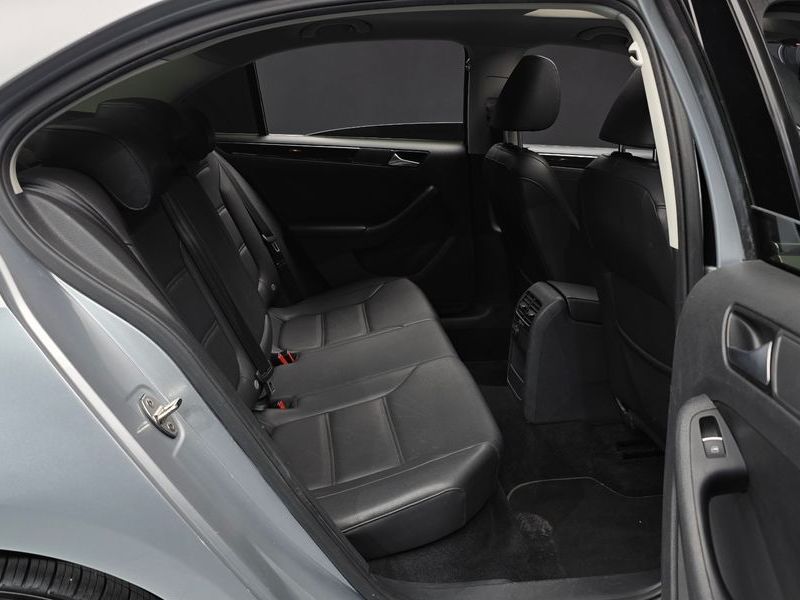 2015 Volkswagen Jetta 2.0 TDI BlueMotion Premium 6th photo 12