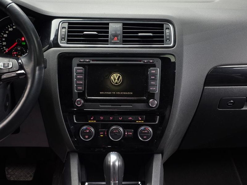 2015 Volkswagen Jetta 2.0 TDI BlueMotion Premium 6th photo 14