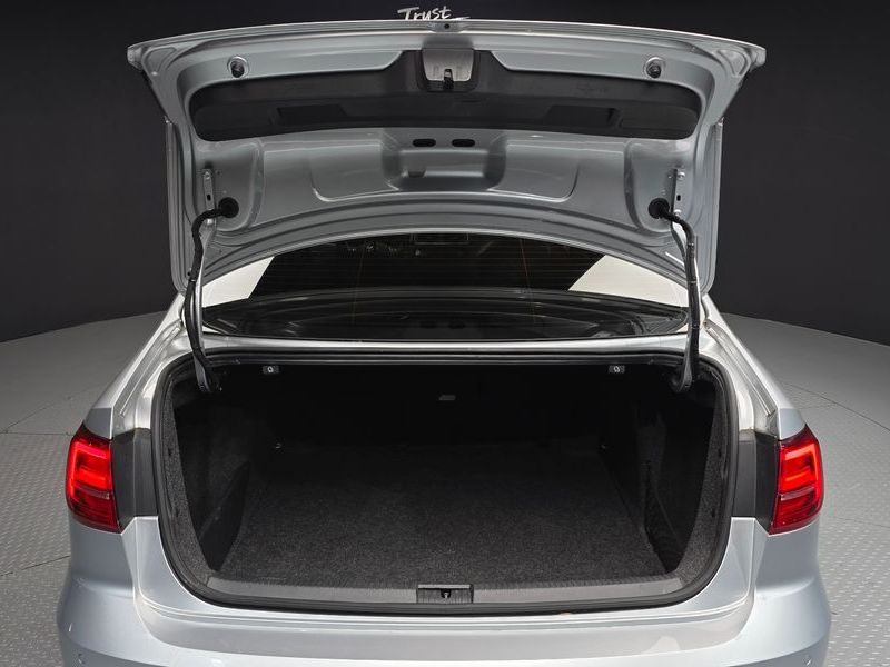 2015 Volkswagen Jetta 2.0 TDI BlueMotion Premium 6th photo 20