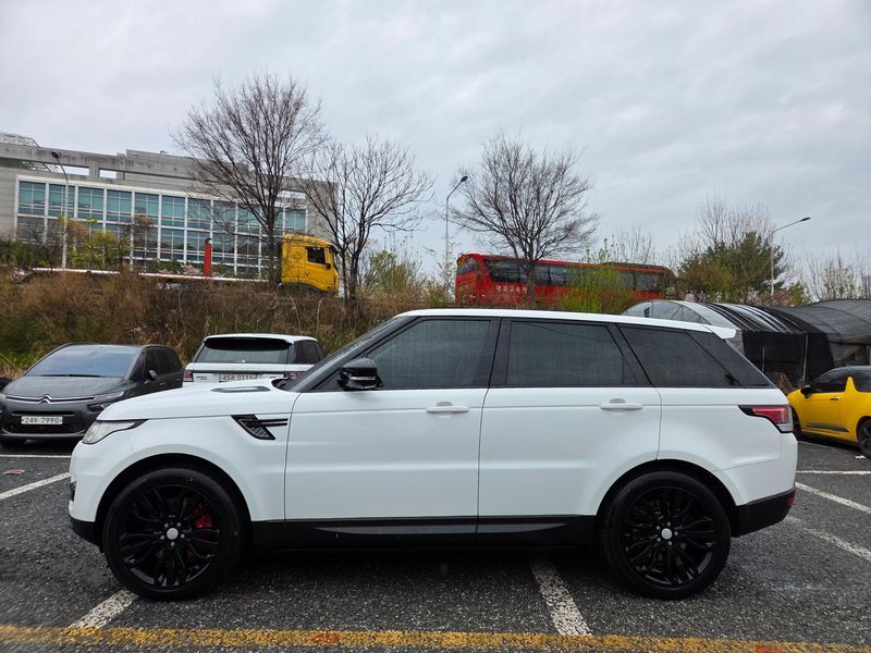 2015 Land Rover Range Rover Sport 3.0 SDV6 HSE Dynamic photo 16