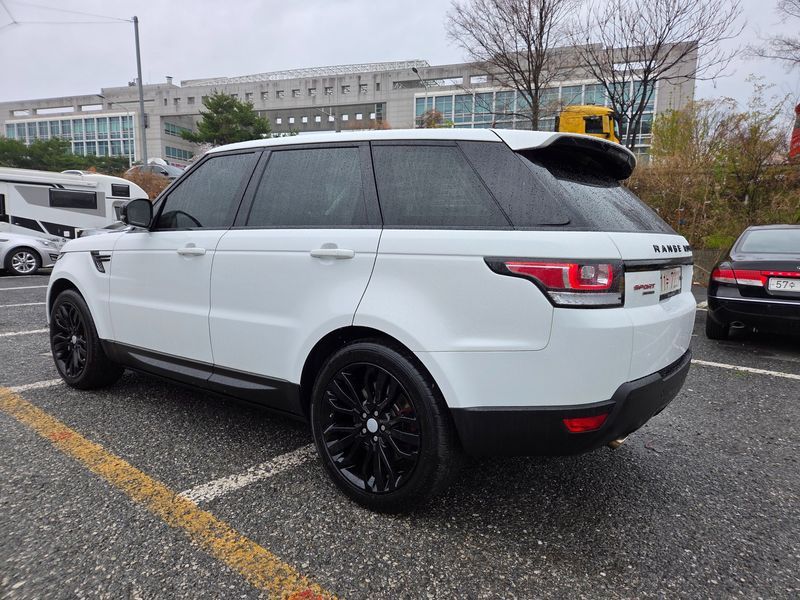 2015 Land Rover Range Rover Sport 3.0 SDV6 HSE Dynamic photo 18