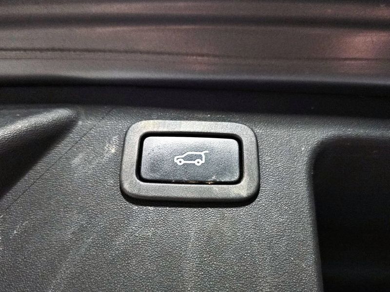 2018 Land Rover Discovery Sport 2.0 TD4 SE (150PS) photo 18