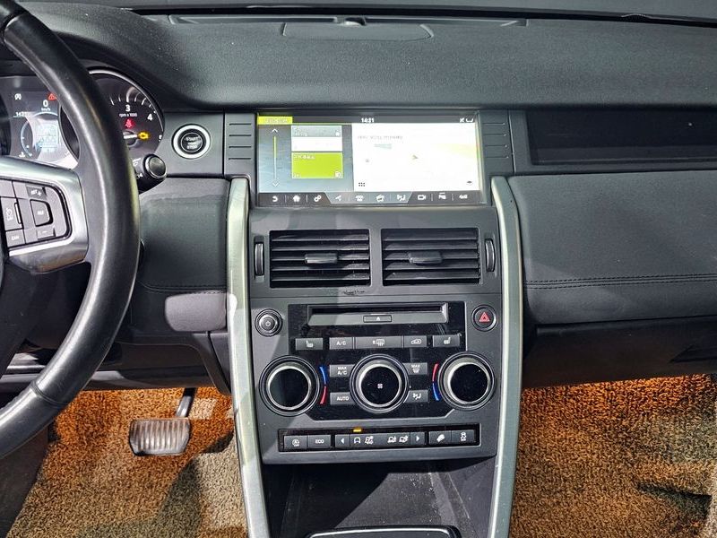 2018 Land Rover Discovery Sport 2.0 TD4 SE (150PS) photo 19