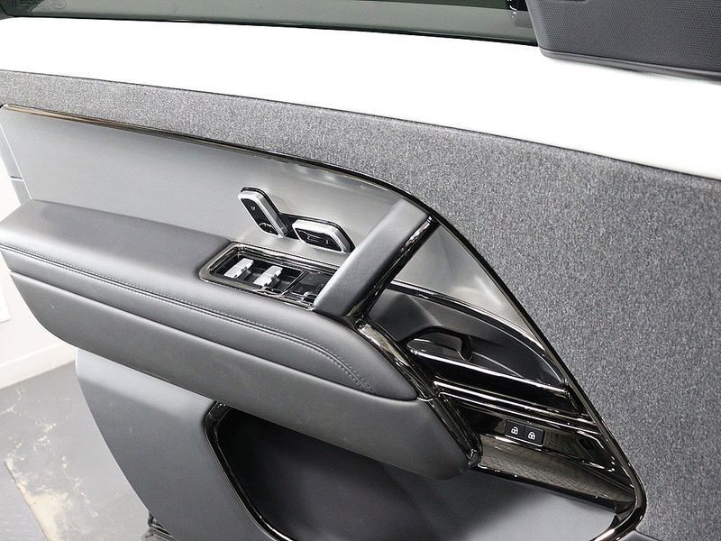 2023 Land Rover Range Rover Sport D300 HSE Dynamic photo 12