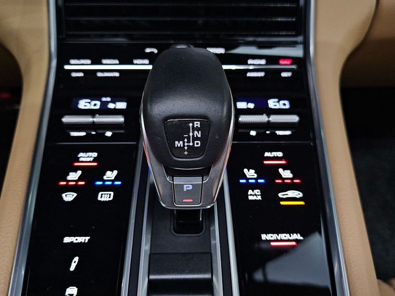 2018 Porsche Panamera 3.0 AWD photo 9