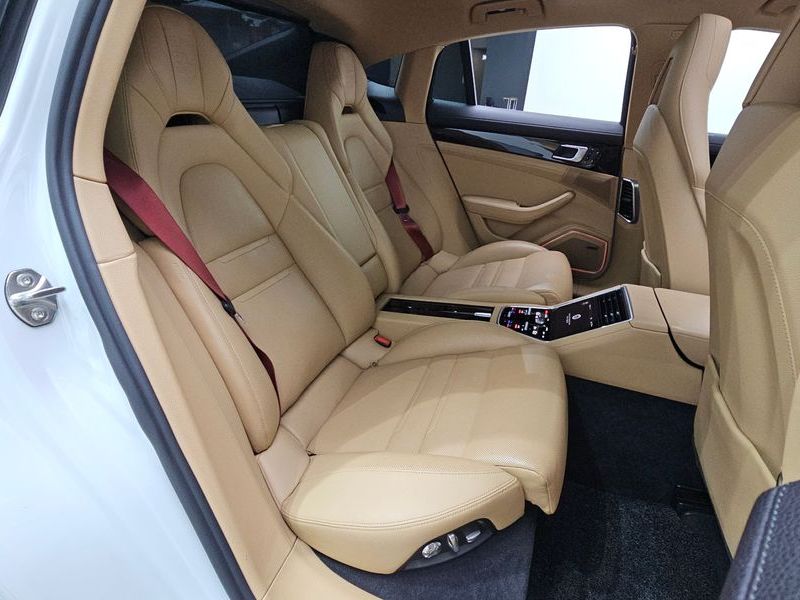 2018 Porsche Panamera 3.0 AWD photo 12
