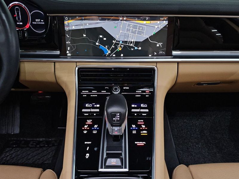 2018 Porsche Panamera 3.0 AWD photo 14
