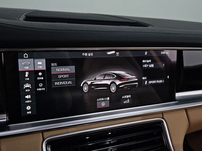 2018 Porsche Panamera 3.0 AWD photo 16