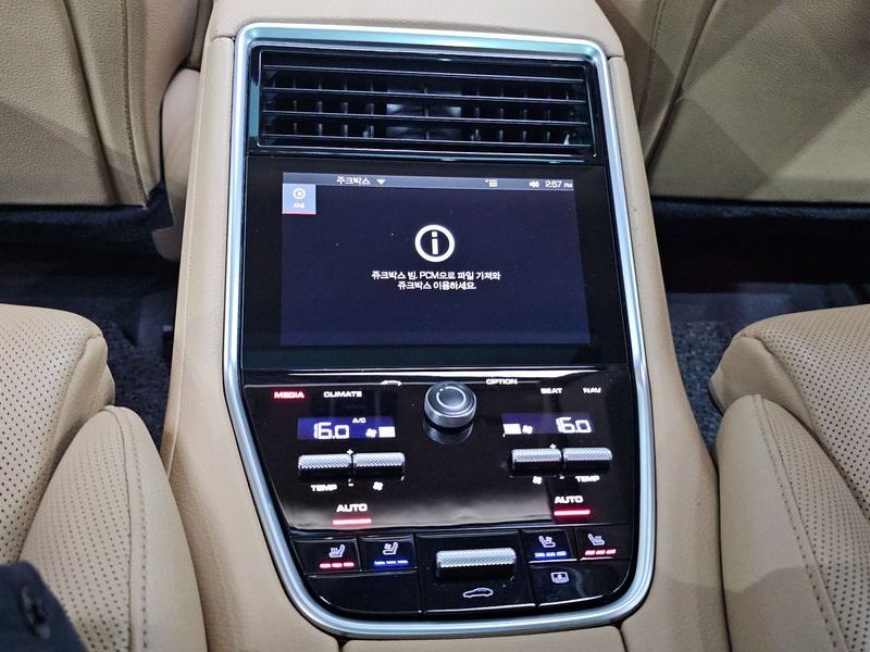 2018 Porsche Panamera 3.0 AWD photo 18