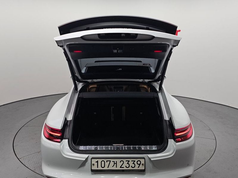 2018 Porsche Panamera 3.0 AWD photo 20