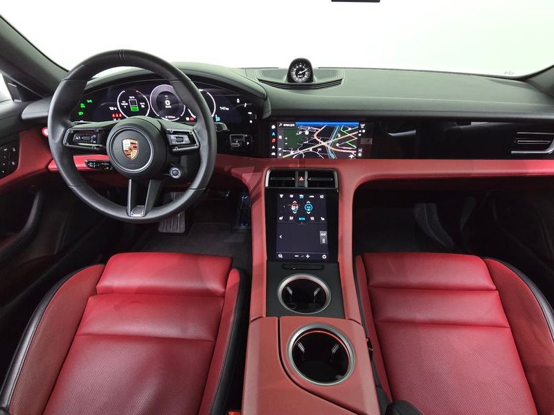 2025 Porsche Taycan 4S photo 7