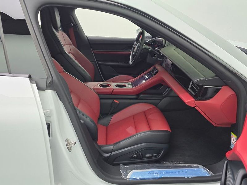 2025 Porsche Taycan 4S photo 11