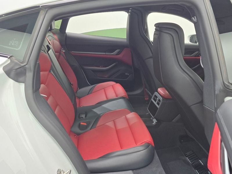 2025 Porsche Taycan 4S photo 12