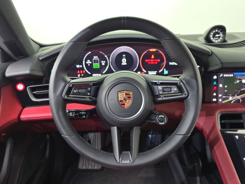 2025 Porsche Taycan 4S photo 13