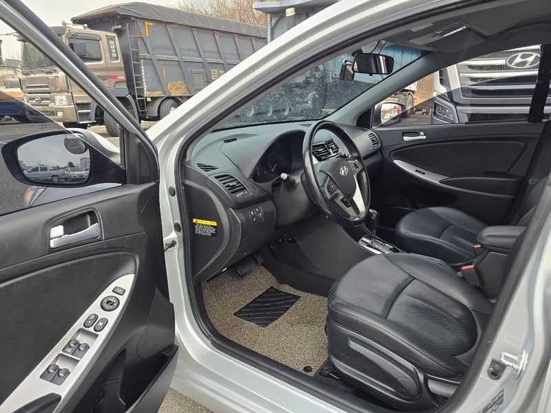 2015 Hyundai Accent Diesel 1.6 VGT Modern photo 8