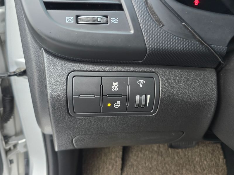 2015 Hyundai Accent Diesel 1.6 VGT Modern photo 11