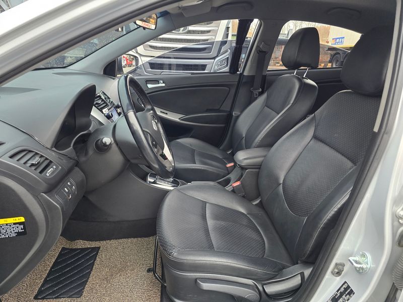2015 Hyundai Accent Diesel 1.6 VGT Modern photo 12