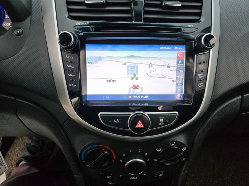 2015 Hyundai Accent Diesel 1.6 VGT Modern photo 14