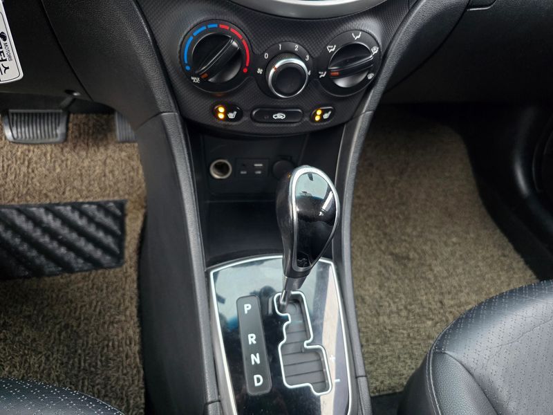 2015 Hyundai Accent Diesel 1.6 VGT Modern photo 16
