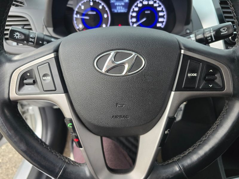 2015 Hyundai Accent Diesel 1.6 VGT Modern photo 17