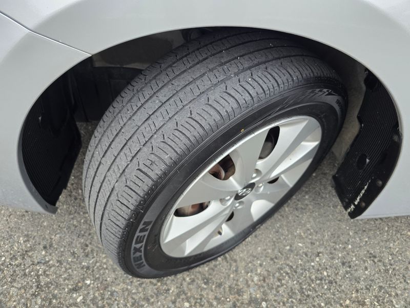 2015 Hyundai Accent Diesel 1.6 VGT Modern photo 19