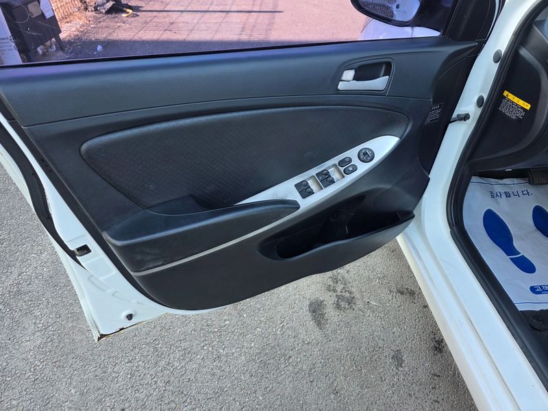 2012 Hyundai Accent Diesel 1.6 VGT Luxury photo 10