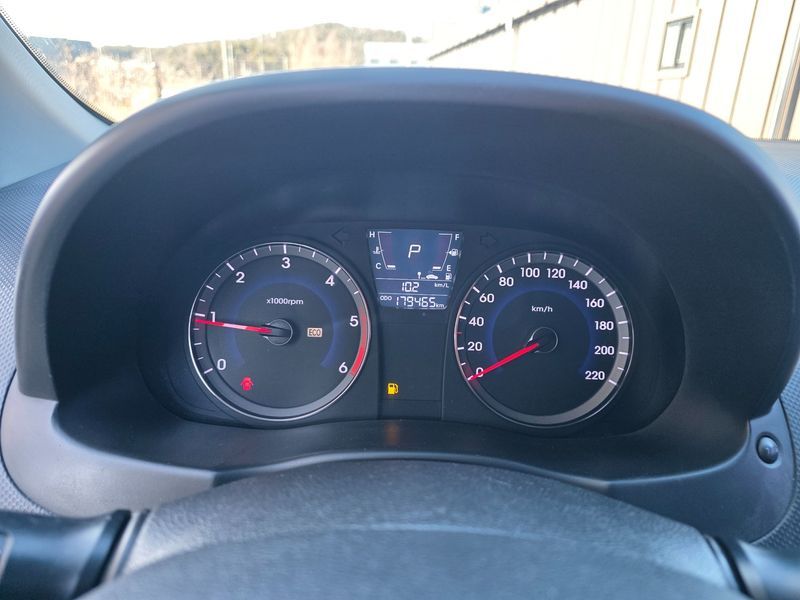 2012 Hyundai Accent Diesel 1.6 VGT Luxury photo 11