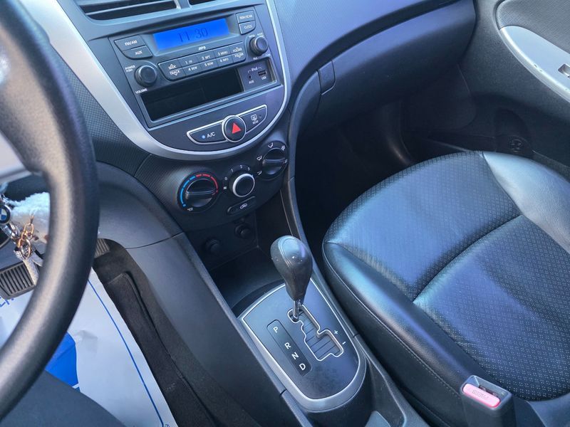 2012 Hyundai Accent Diesel 1.6 VGT Luxury photo 12