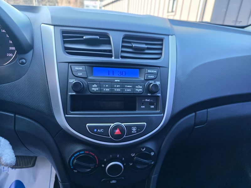 2012 Hyundai Accent Diesel 1.6 VGT Luxury photo 13