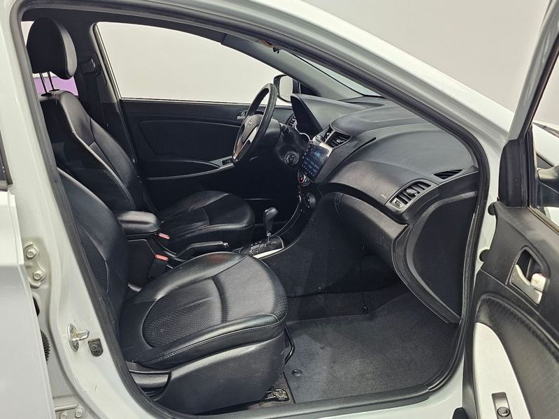 2014 Hyundai Accent Diesel 1.6 VGT Smart photo 11