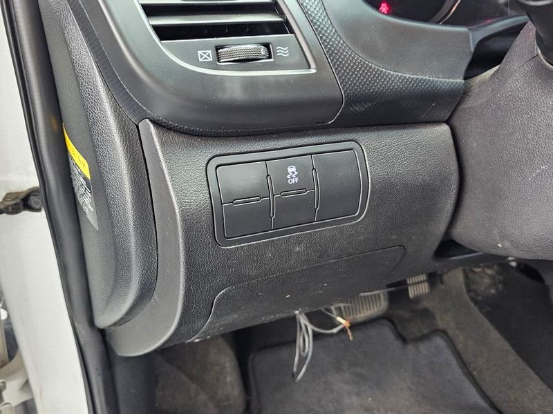 2014 Hyundai Accent Diesel 1.6 VGT Smart photo 16