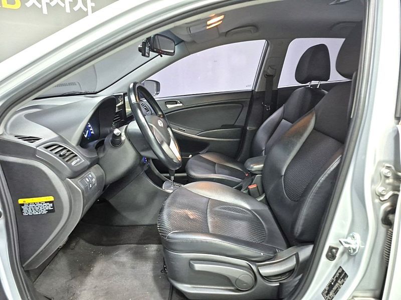 2016 Hyundai Accent Diesel WIT 1.6 VGT Smart photo 8