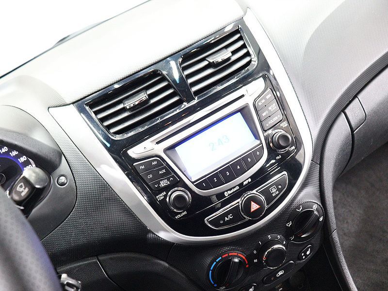 2012 Hyundai Accent Diesel 1.6 VGT Premier photo 9