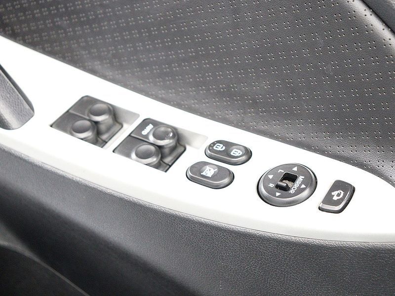 2012 Hyundai Accent Diesel 1.6 VGT Premier photo 12