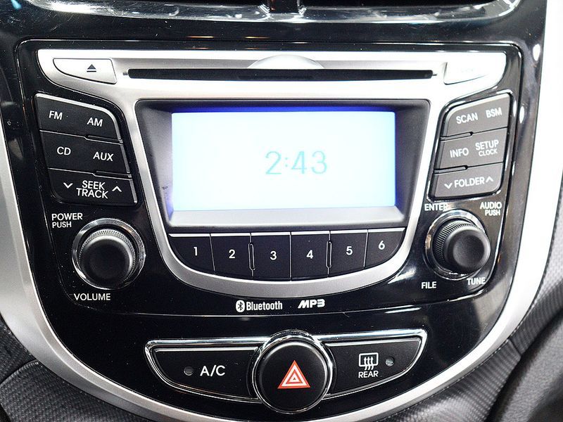 2012 Hyundai Accent Diesel 1.6 VGT Premier photo 13