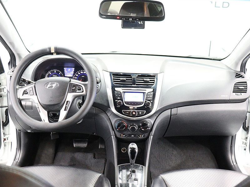 2012 Hyundai Accent Diesel 1.6 VGT Premier photo 15