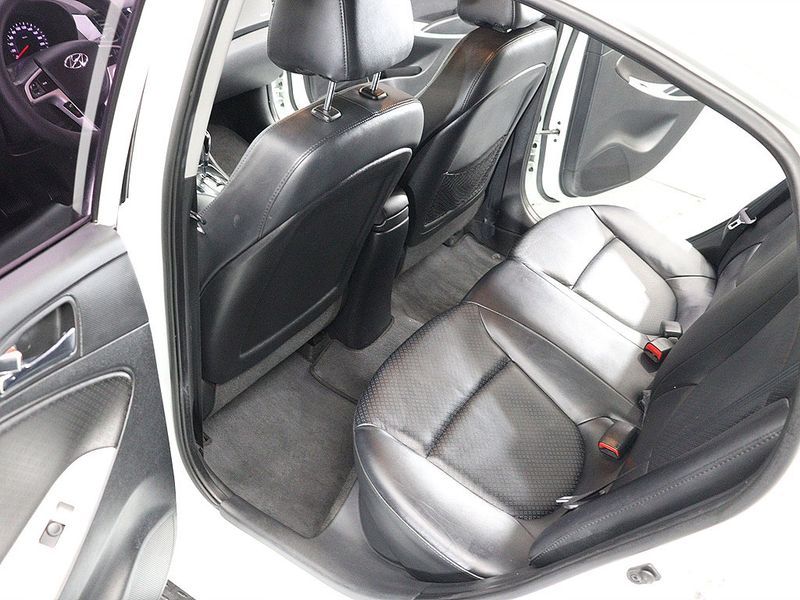 2012 Hyundai Accent Diesel 1.6 VGT Premier photo 17