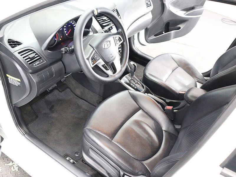 2012 Hyundai Accent Diesel 1.6 VGT Premier photo 18